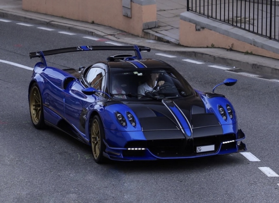 Pagani Huayra Roadster ダークブルー New Pagani Huayra Roadster Convertible: Price, Specs, Photos