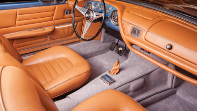 Beige LeatherInterior image