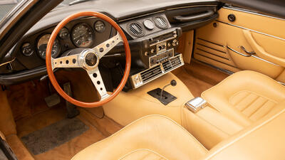 Beige LeatherInterior image