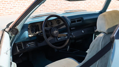 Beige LeatherInterior image