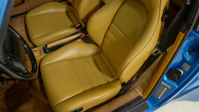 Cashmere Beige / Black LeatherInterior image