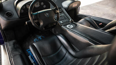 Black Leather - Gold stitchingInterior image