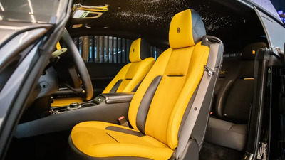 Yellow Club Leather / Black Leather - Yellow StitchingInterior image