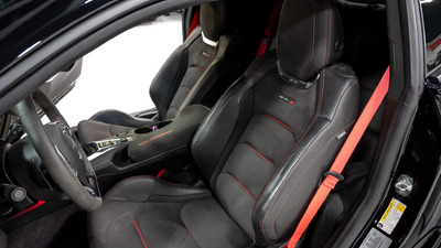 Black Leather / Alcantara - Red StitchingInterior image