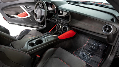 Black Leather / Alcantara - Red StitchingInterior image