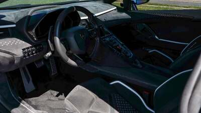 Black Alcantara - Blu Cepheus Leather - StitchingInterior image