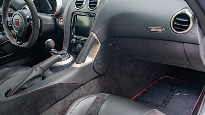 Black / Red LeatherInterior image