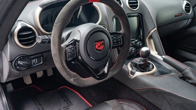 Black / Red LeatherInterior image