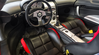 Black Leather / Grey Alcantara - Red Stitching / PipingInterior image