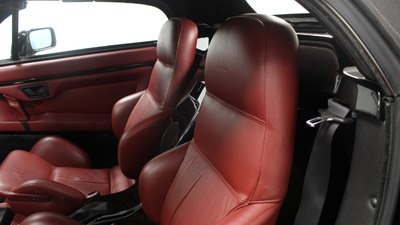 Burgundy Leather / NubuckInterior image