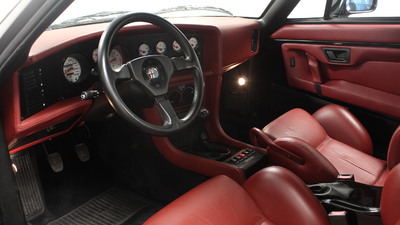 Burgundy Leather / NubuckInterior image