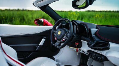 Bianco Leather - Rosso PipingInterior image