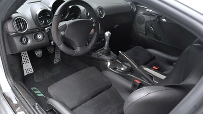 Black Leather / Alcantara - Silver StitchingInterior image