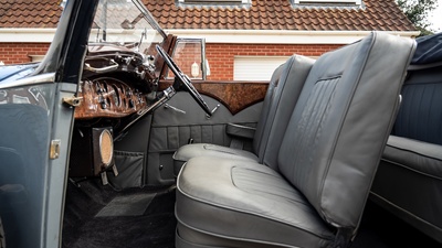 Selby Grey LeatherInterior image