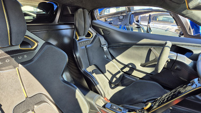 Black Alcantara - Carbon Black StitchingInterior image