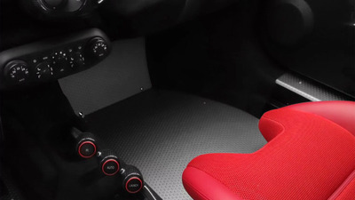 Nero Alcantara / Rosso LeatherInterior image