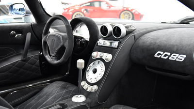 Black Alcantara / Leather - White StitchingInterior image