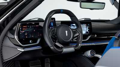 Black Leather / Black Alcantara - Iconica Blu StitchingInterior image