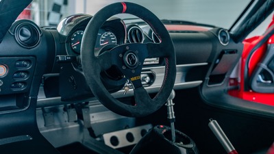 Black Leather / Alcantara - White StitchingInterior image