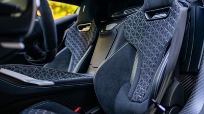 Black Alcantara / Leather - Blu Maggiore StitchingInterior image