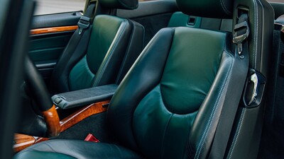 Black / Designo Dark Green LeatherInterior image