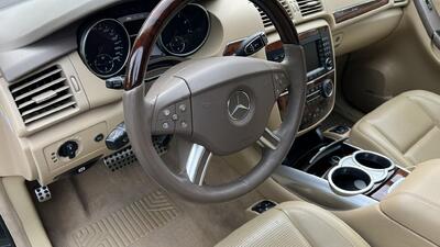 Cashmere Beige LeatherInterior image