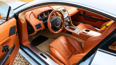 Auburn Leather - Yellow StitchingInterior image