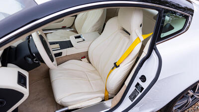 Cream Truffle Leather - Yellow StitchingInterior image