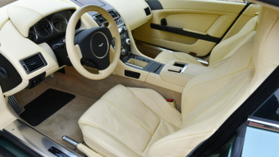 Linen Leather - Yellow StitchingInterior image