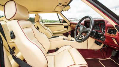 Magnolia Leather - Burgundy PipingInterior image