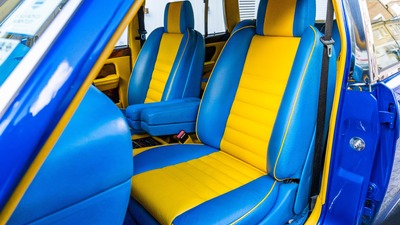 Blue / Yellow LeatherInterior image