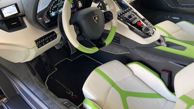 Bianco / Verde Leather / Nero Alcantara - Verde Stitching / PipingInterior image