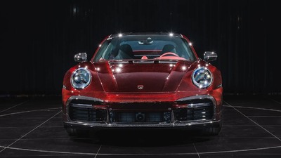 Red Carbon Fibre / Black Carbon FibreColor image