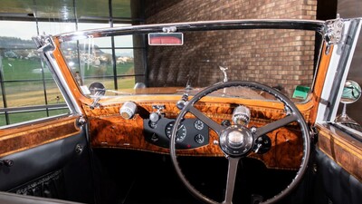 Ardent Red / Black LeatherInterior image