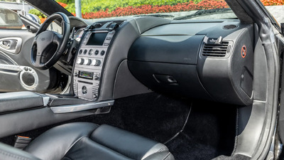 Obsidian Black Leather - Obsidian Black StitchingInterior image