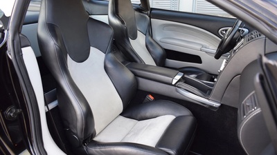 Black / Grey Leather - Grey StitchingInterior image