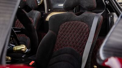 Nero Alcantara - Rosso StitchingInterior image