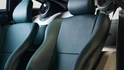 Black / Green LeatherInterior image