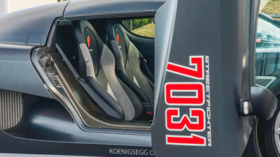 Black / Dark Blue Alcantara - Silver StitchingInterior image