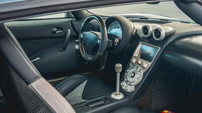 Black / Dark Blue Alcantara - Silver StitchingInterior image