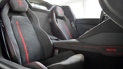 Nero Ade Alcantara - Rosso Alala Stitching / PipingInterior image