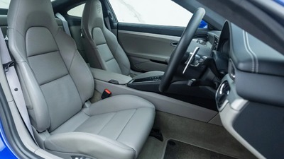 Platinum / Black LeatherInterior image