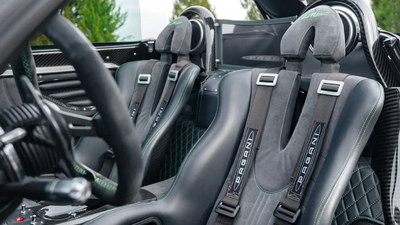 Black Alcantara / Black Leather - Green StitchingInterior image