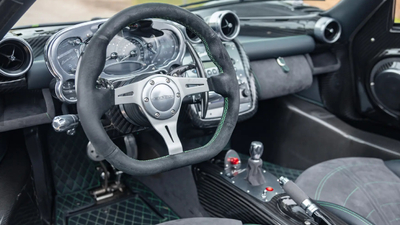 Black Alcantara / Black Leather - Green StitchingInterior image