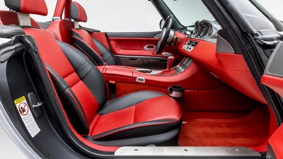 Black / Red LeatherInterior image