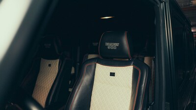 Black Leather - White StitchingInterior image