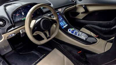 Black Leather / Beige AlcantaraInterior image