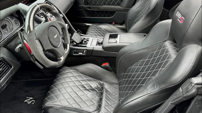 Obsidian Black Leather - Chainmail Grey StitchingInterior image