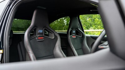 Black Leather / Alcantara - Orange StitchingInterior image