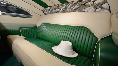 White / Green LeatherInterior image